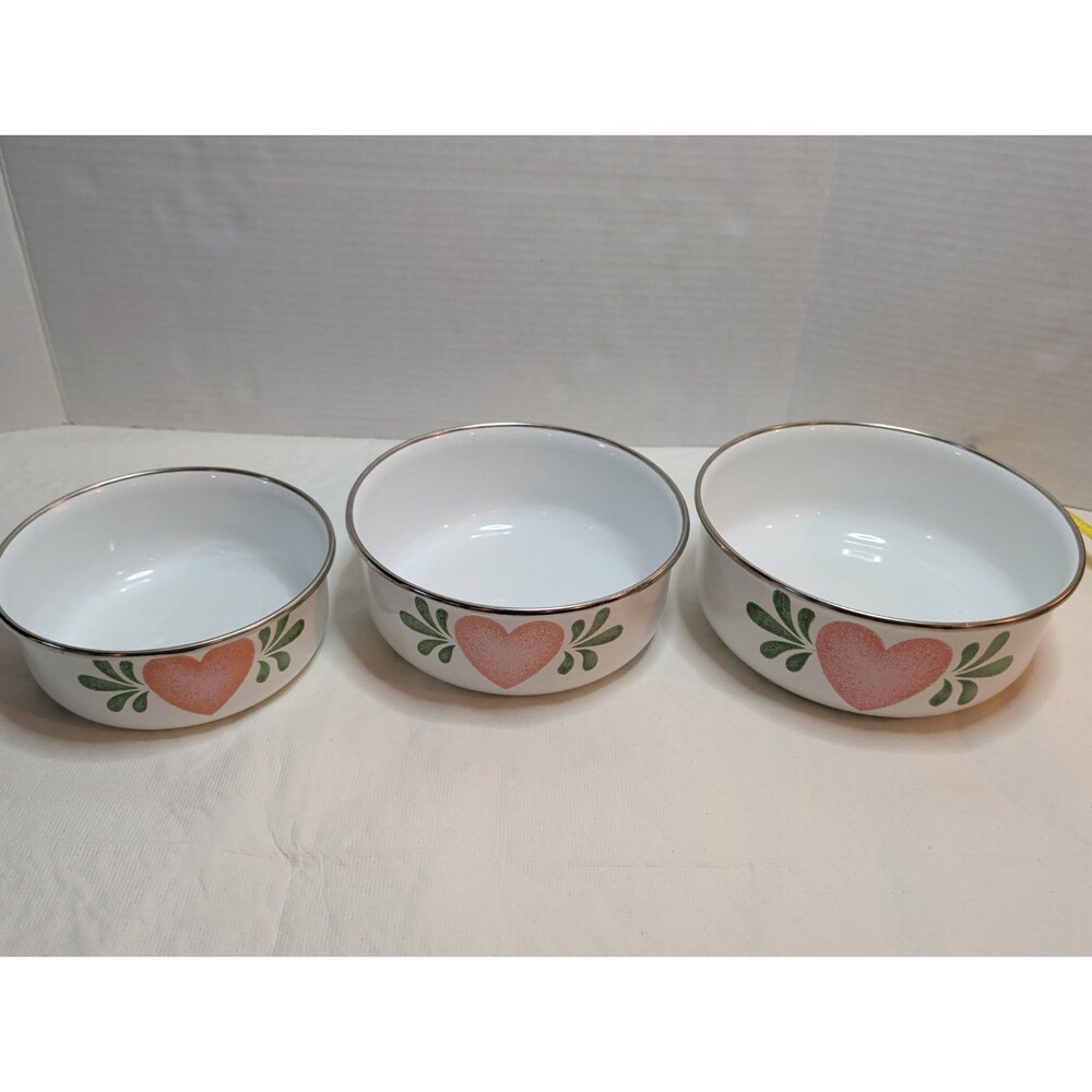 Vintage White Enamel Nesting Bowls Red Green Heart Design Set of 3 Cottage Core